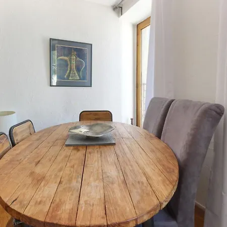 Nook 43 The Corner 3 Bedroom Apartment *